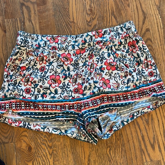 Bundle of 4 soft shorts - Medium - Picture 9 of 15